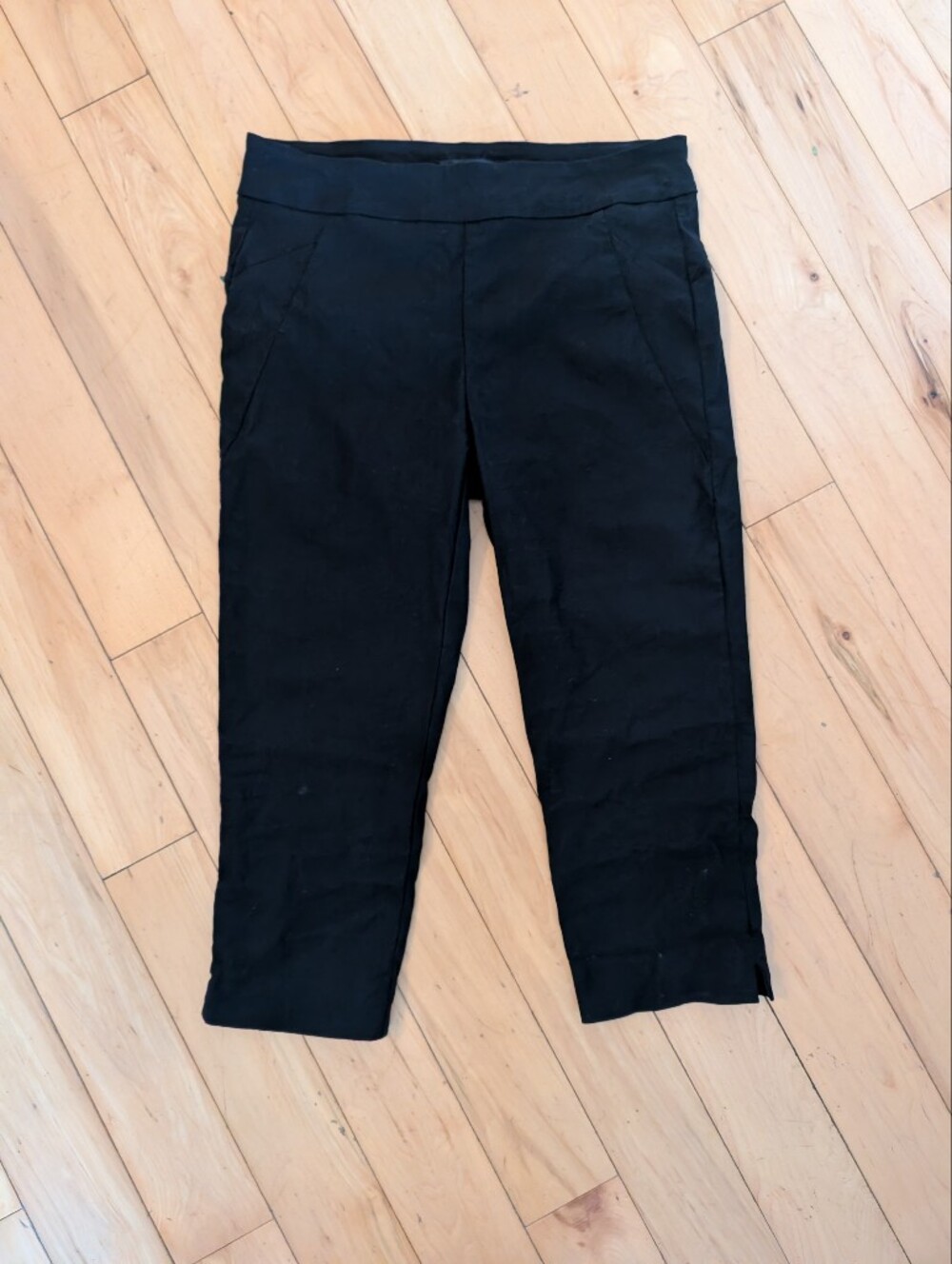 Black Pull-On Capri Pants